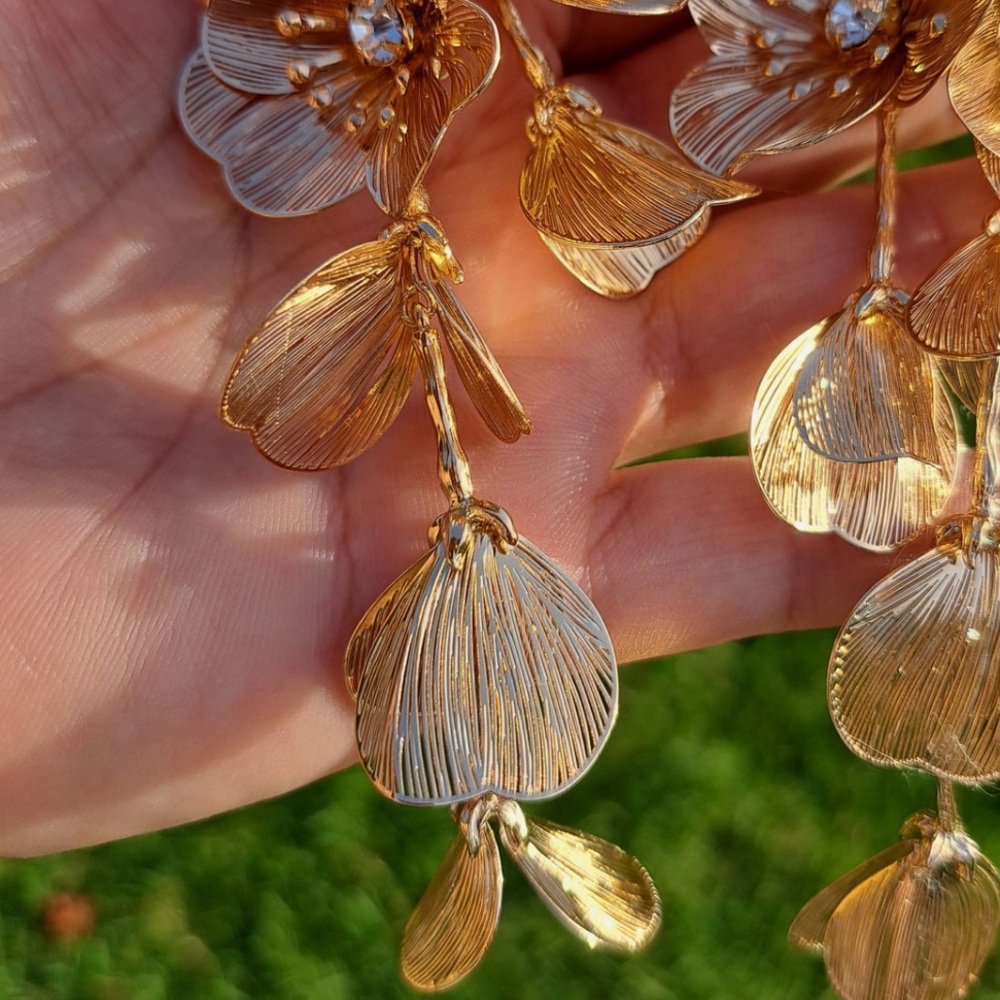 Princess Kate Earrings Gold Floral Statement Earrings New!!! - Picture 7 of 10